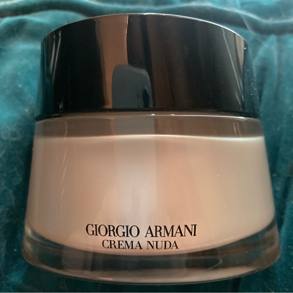 Giorgio Armani Crema Nuda Shade 3 Crema Nera